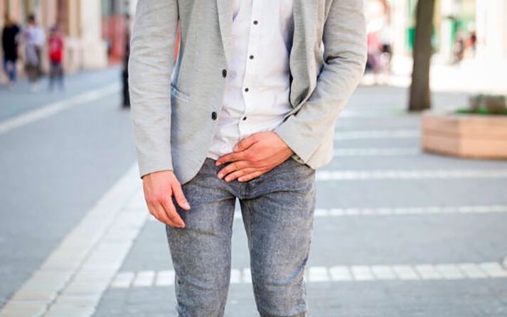 Un homme s'inquiète des symptômes désagréables de la prostatite